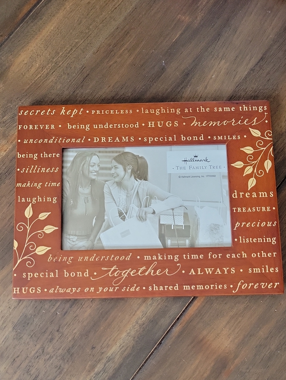 Hallmark NWT THE FAMILY TREE Etched Wood Picture Frame